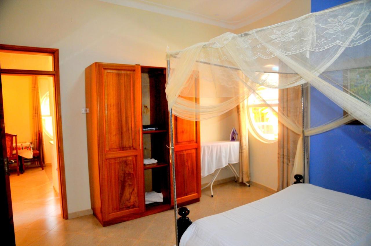 Victoria Lake View Guesthouse & Safaris エンテベ エクステリア 写真