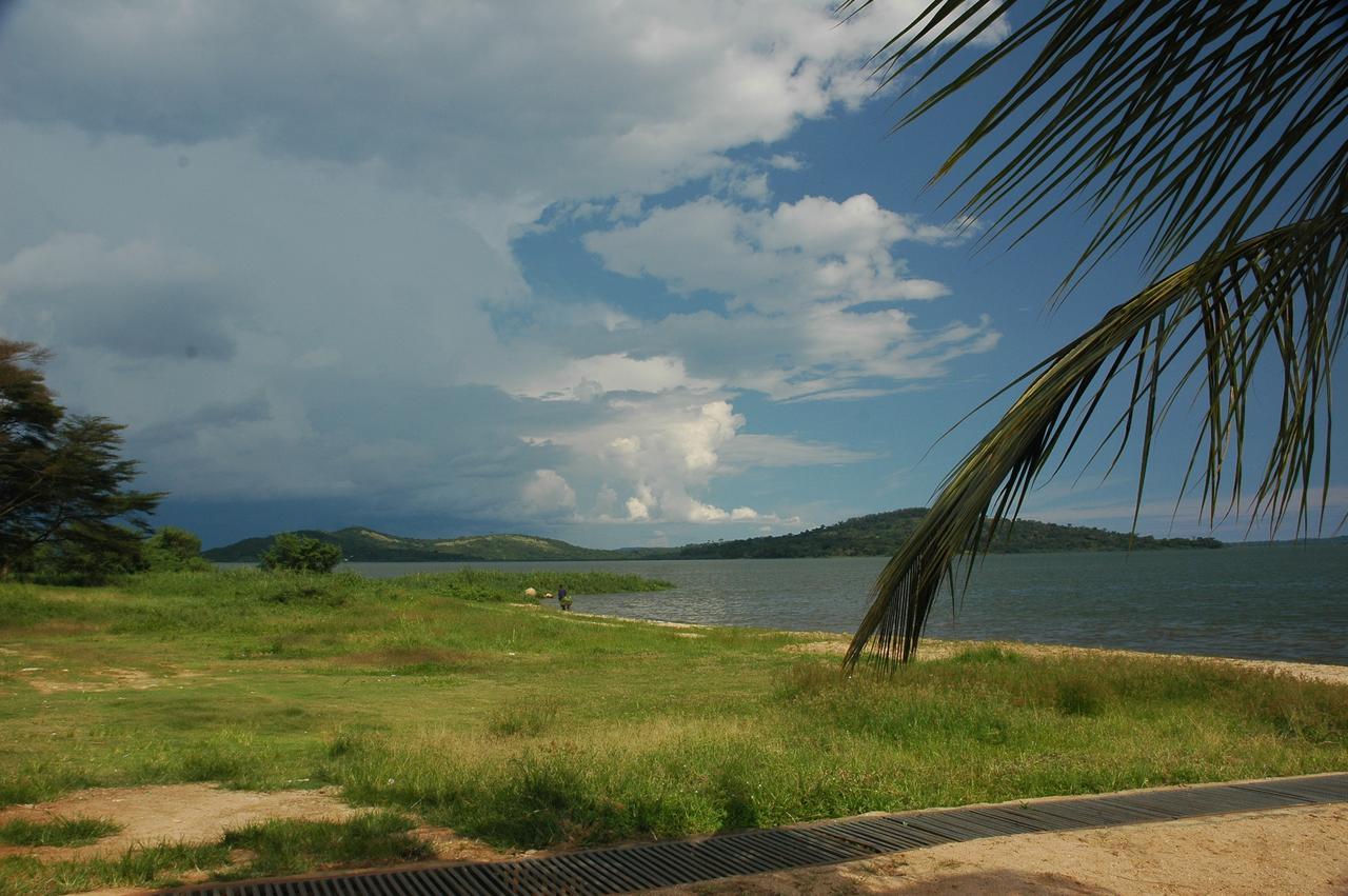 Victoria Lake View Guesthouse & Safaris エンテベ エクステリア 写真