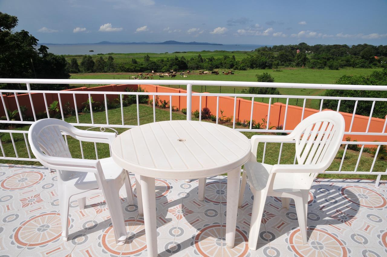 Victoria Lake View Guesthouse & Safaris エンテベ エクステリア 写真